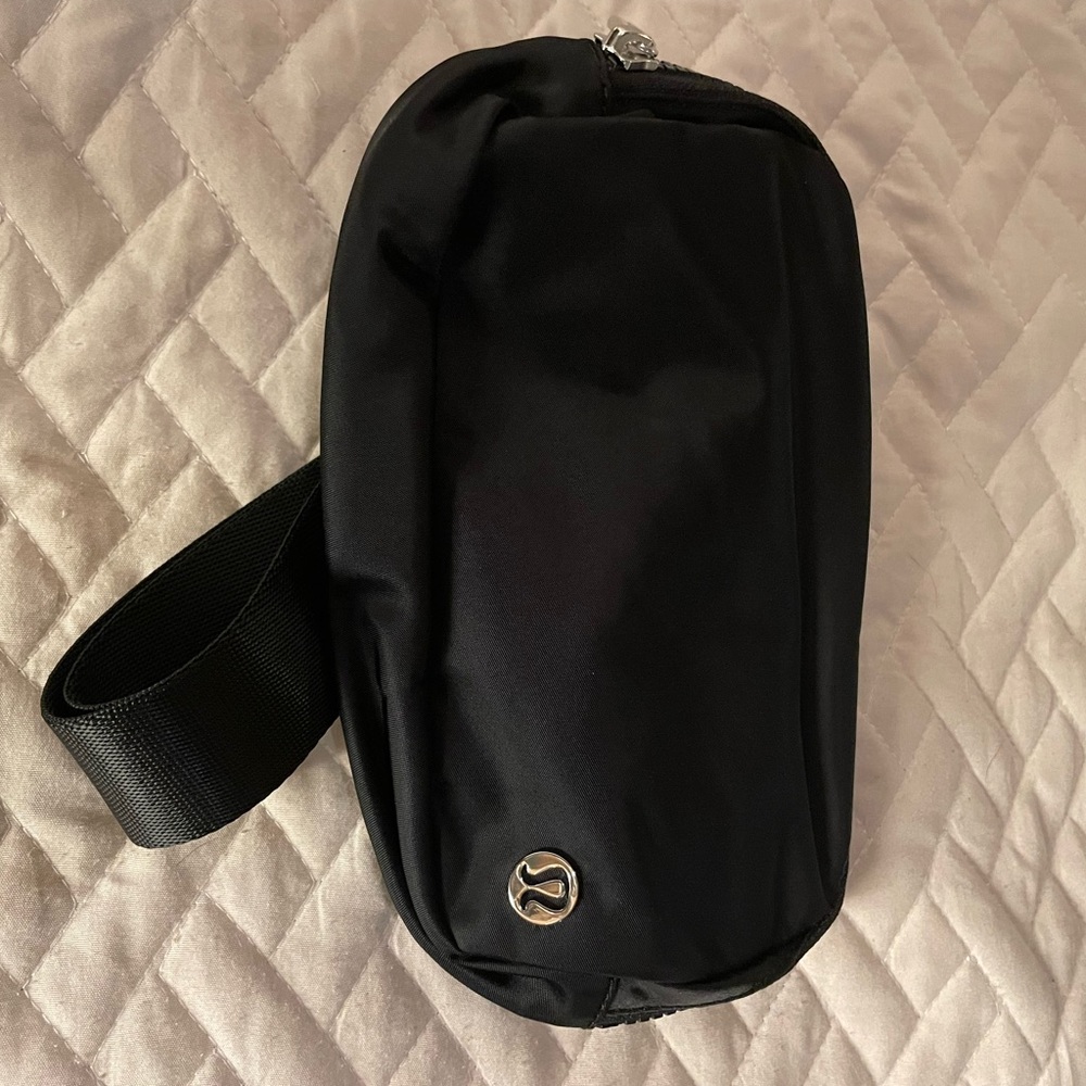Lululemon everything bag